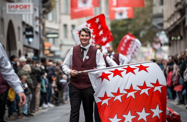 Über 700 Mitwirkende aus dem Gastkanton Wallis sind am Samstag nach St.Gallen gereist, um die Vielfalt der Region beim traditionellen OLMA-Umzug zu präsentieren.
